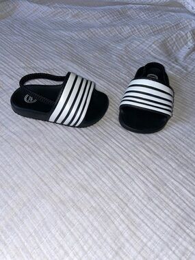wonder nation Black and White Slide Sandals with Elastic Heel Strap